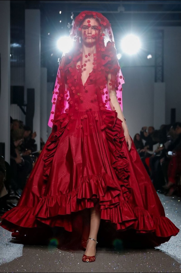 مجموعة الألبسة الراقية من جيامباتيستا فالي لربيع 2019