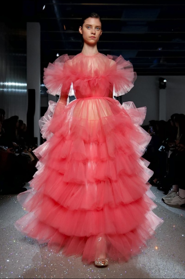 مجموعة الألبسة الراقية من جيامباتيستا فالي لربيع 2019