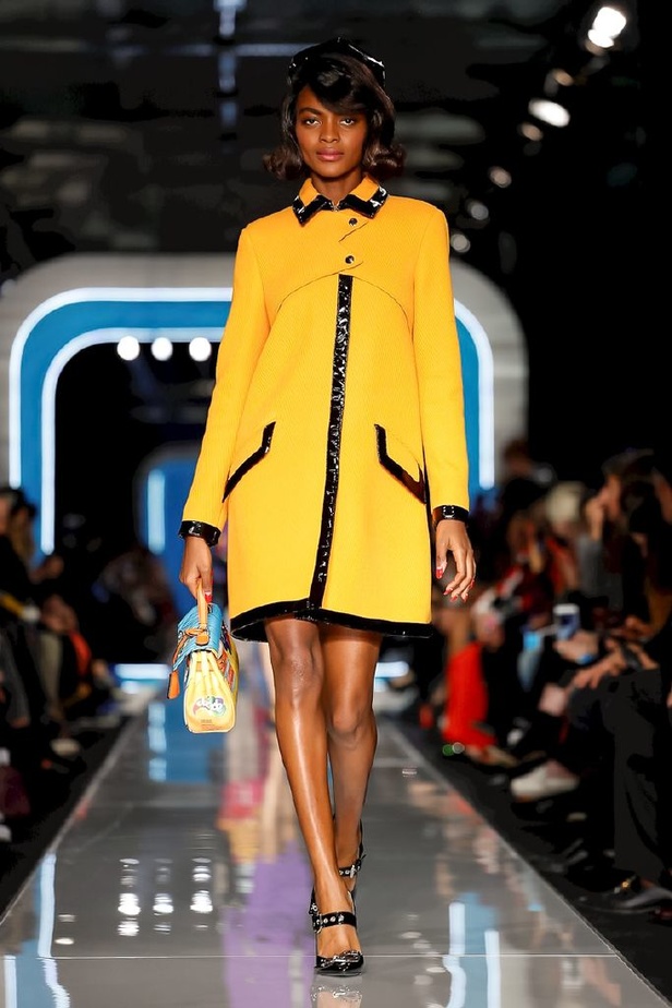 عرض ازياء موسكينو لخريف وشتاء 2018