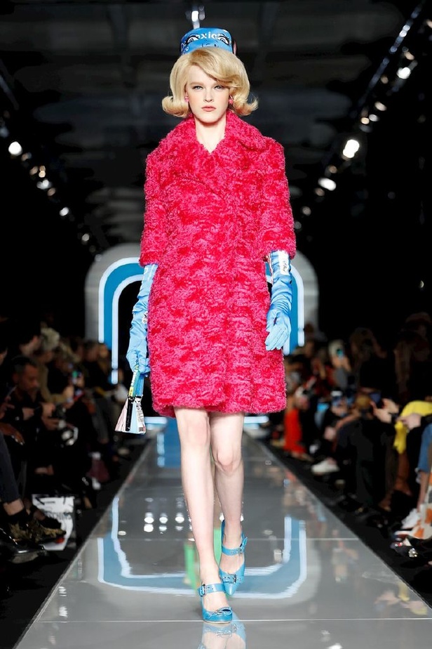 عرض ازياء موسكينو لخريف وشتاء 2018