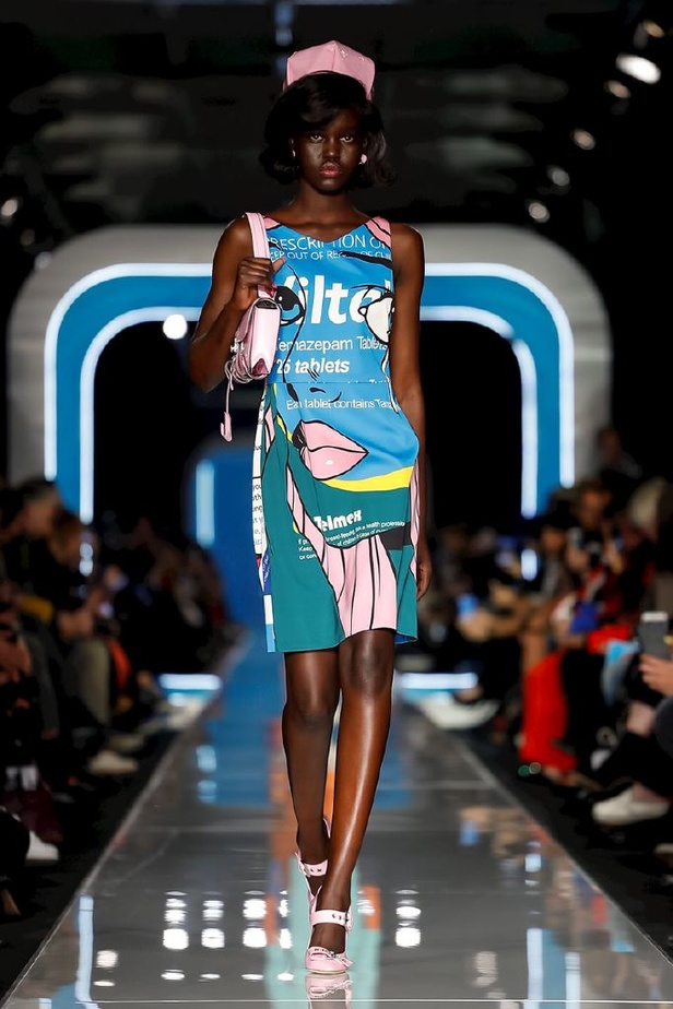 عرض ازياء موسكينو لخريف وشتاء 2018