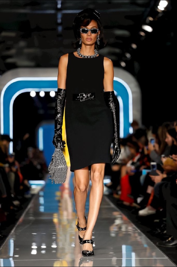 عرض ازياء موسكينو لخريف وشتاء 2018