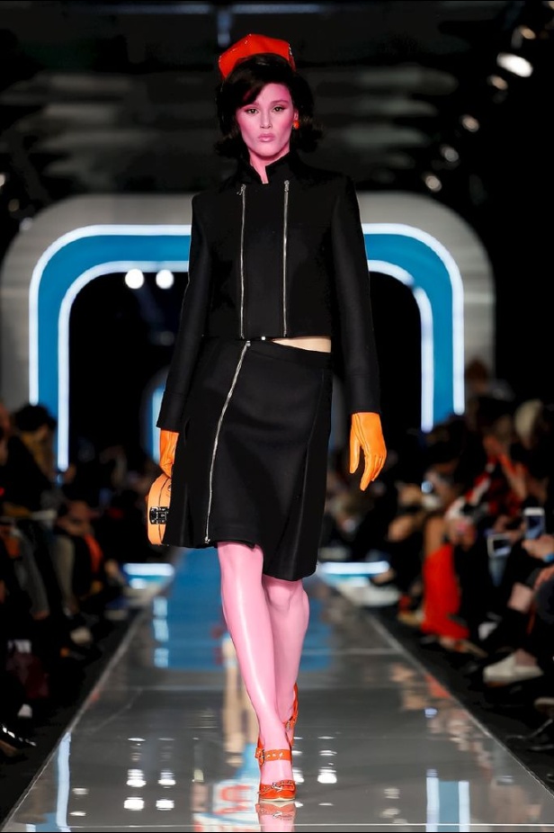 عرض ازياء موسكينو لخريف وشتاء 2018