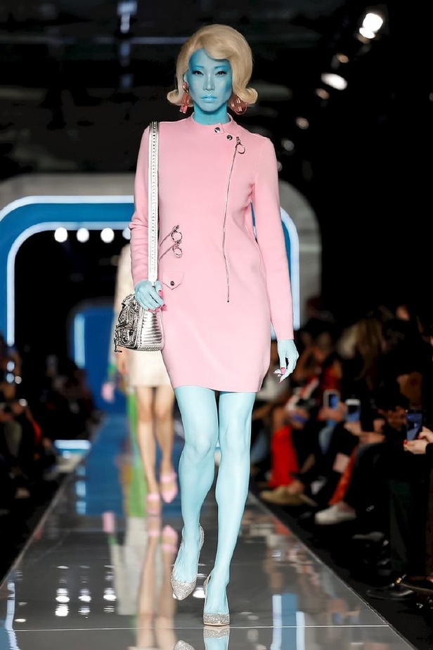 عرض ازياء موسكينو لخريف وشتاء 2018