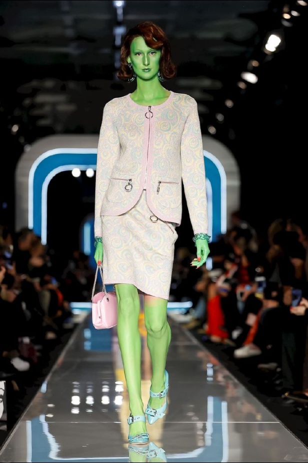 عرض ازياء موسكينو لخريف وشتاء 2018