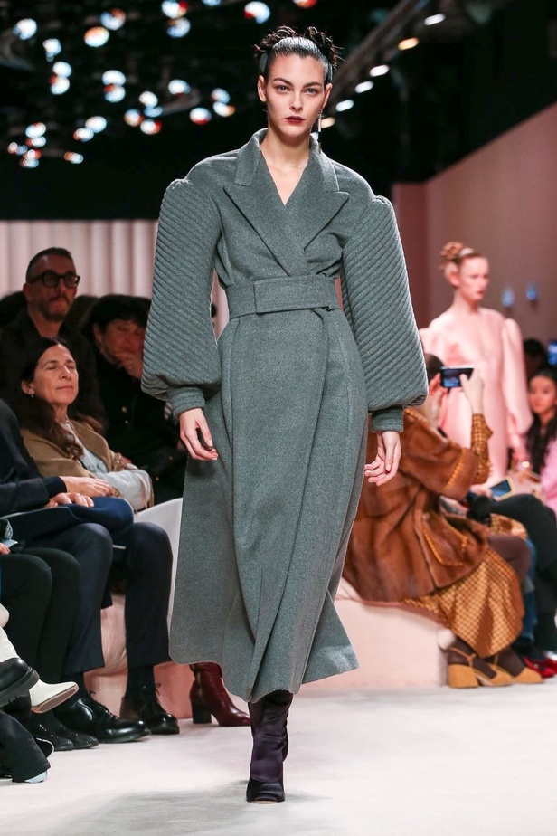 مجموعة فندي FENDI لخريف وشتاء 2020-2021 خلال اسبوع الموضة في ميلانو 