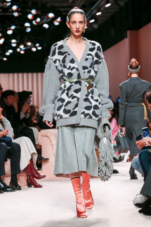 مجموعة فندي FENDI لخريف وشتاء 2020-2021 خلال اسبوع الموضة في ميلانو 