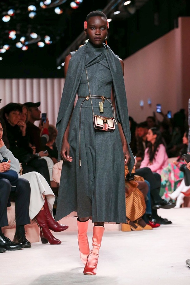 مجموعة فندي FENDI لخريف وشتاء 2020-2021 خلال اسبوع الموضة في ميلانو 
