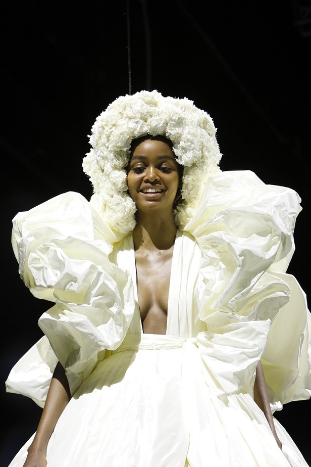 مجموعة دار فالنتينو Valentino لـخريف وشتاء 2021  تصاميم راقية تأخذنا الى الأحلام