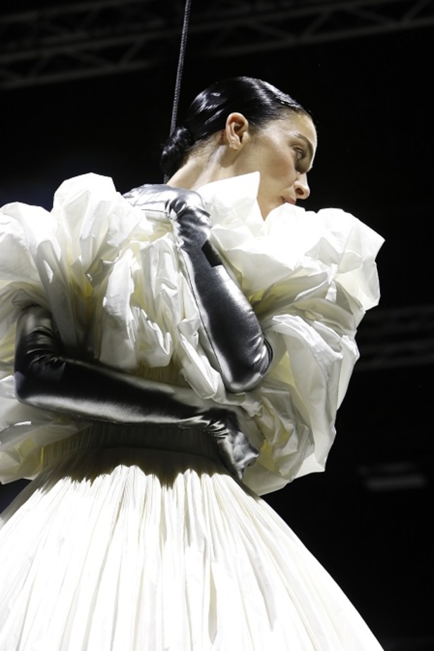 مجموعة دار فالنتينو Valentino لـخريف وشتاء 2021  تصاميم راقية تأخذنا الى الأحلام