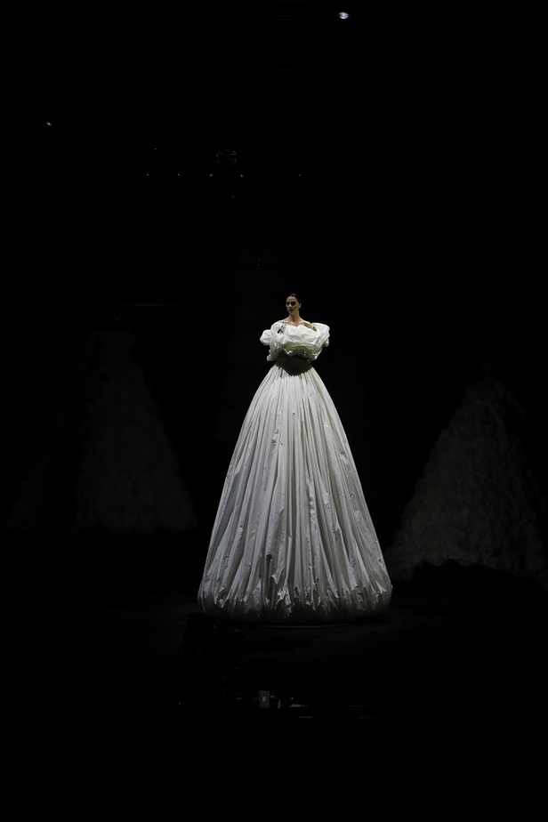 مجموعة دار فالنتينو Valentino لـخريف وشتاء 2021  تصاميم راقية تأخذنا الى الأحلام