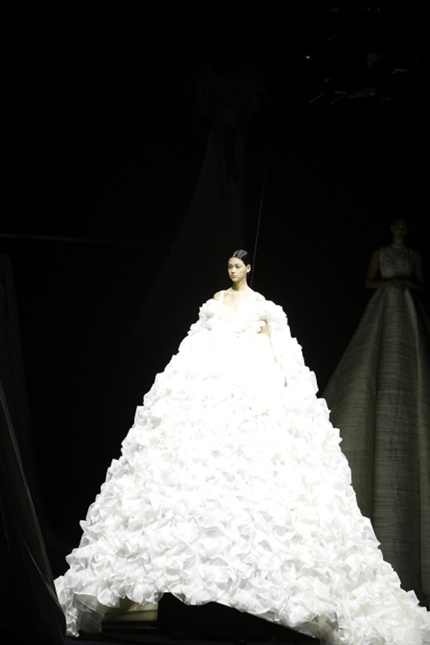 مجموعة دار فالنتينو Valentino لـخريف وشتاء 2021  تصاميم راقية تأخذنا الى الأحلام