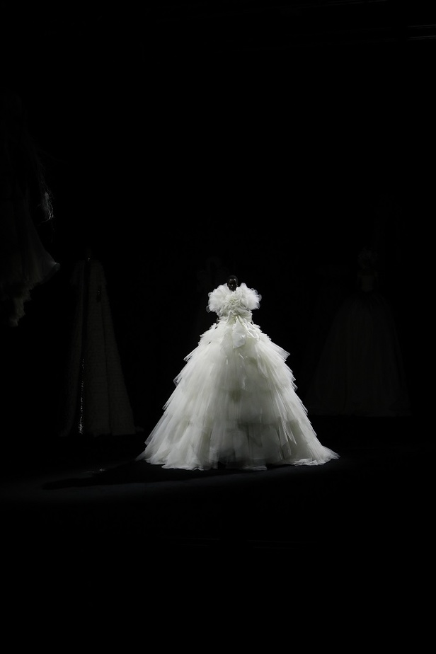 مجموعة دار فالنتينو Valentino لـخريف وشتاء 2021  تصاميم راقية تأخذنا الى الأحلام