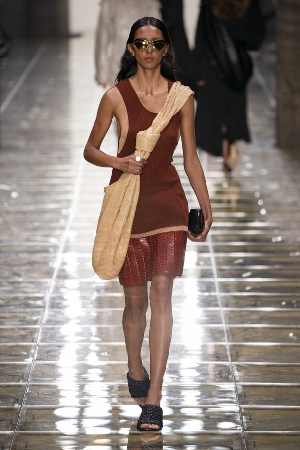 حرفية وإبداع في مجموعة Bottega Veneta لربيع وصيف 2020