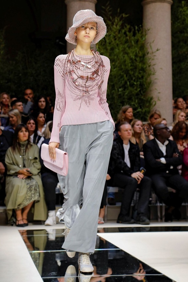 اسبوع الموضة في ميلان 2019 مجموعة GIORGIO ARMANI لربيع وصيف 2020