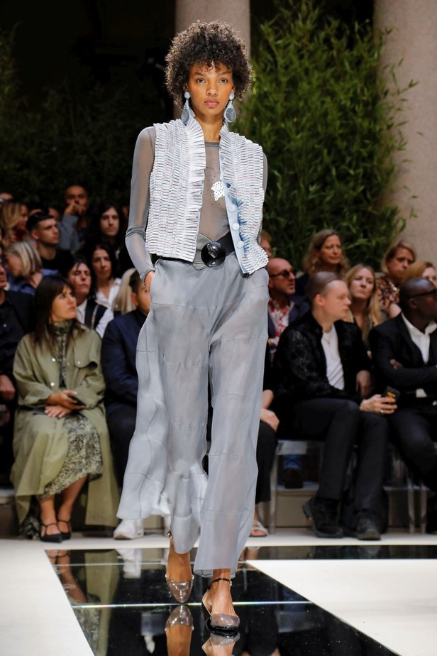 اسبوع الموضة في ميلان 2019 مجموعة GIORGIO ARMANI لربيع وصيف 2020