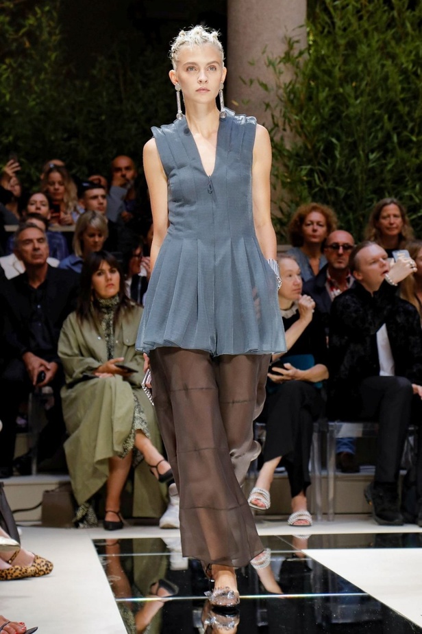 اسبوع الموضة في ميلان 2019 مجموعة GIORGIO ARMANI لربيع وصيف 2020