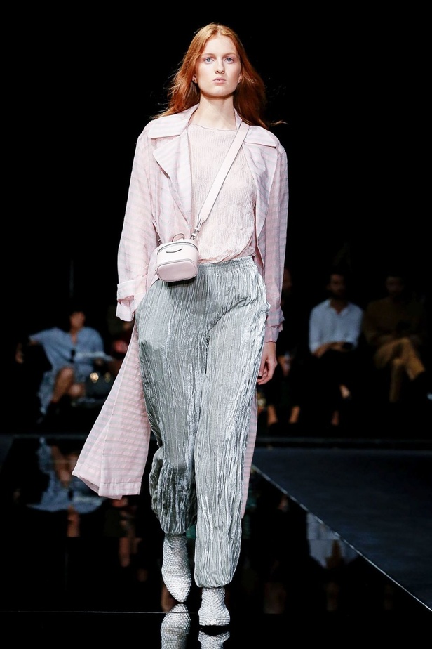 اسبوع الموضة في ميلان 2019 عرض أزياء Emporio Armani لربيع وصيف 2020 من ميلان