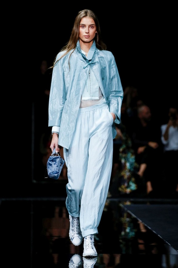 اسبوع الموضة في ميلان 2019 عرض أزياء Emporio Armani لربيع وصيف 2020 من ميلان