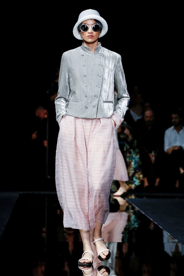 اسبوع الموضة في ميلان 2019 عرض أزياء Emporio Armani لربيع وصيف 2020 من ميلان