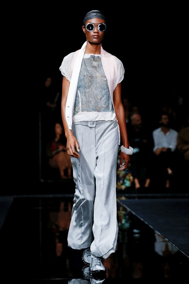 اسبوع الموضة في ميلان 2019 عرض أزياء Emporio Armani لربيع وصيف 2020 من ميلان