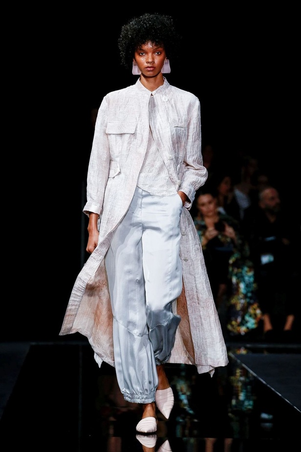 اسبوع الموضة في ميلان 2019 عرض أزياء Emporio Armani لربيع وصيف 2020 من ميلان