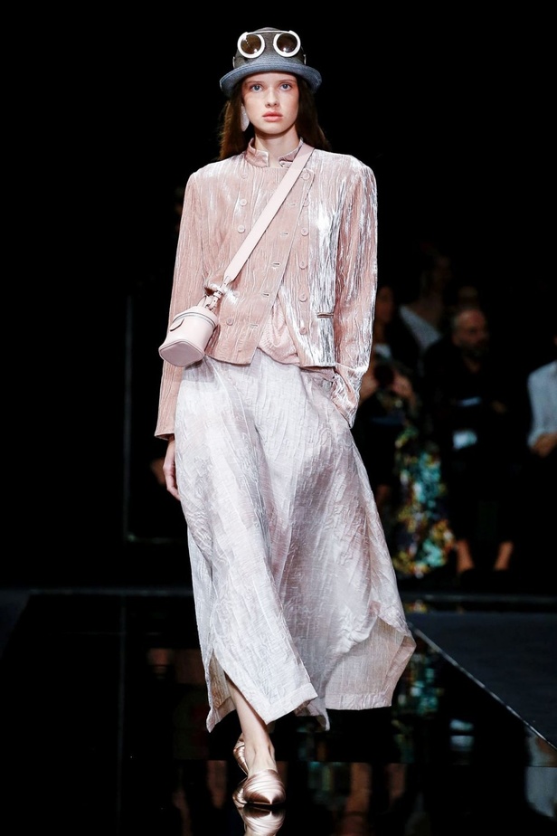 اسبوع الموضة في ميلان 2019 عرض أزياء Emporio Armani لربيع وصيف 2020 من ميلان