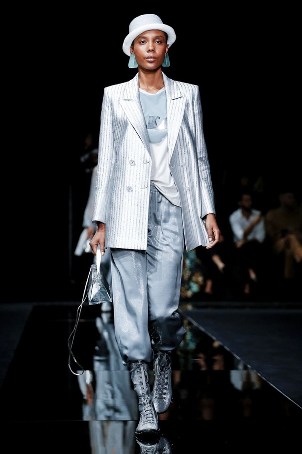 اسبوع الموضة في ميلان 2019 عرض أزياء Emporio Armani لربيع وصيف 2020 من ميلان