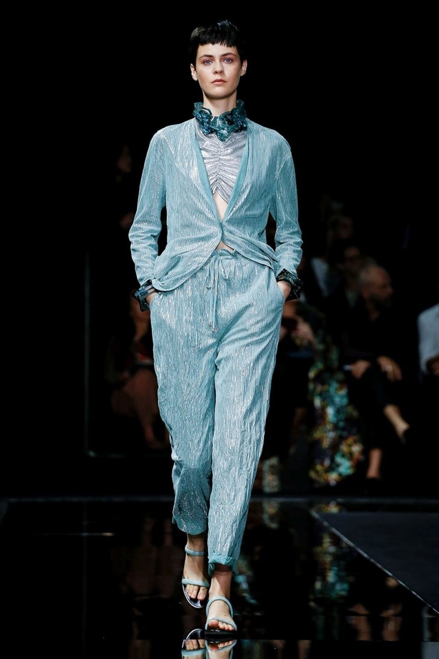 اسبوع الموضة في ميلان 2019 عرض أزياء Emporio Armani لربيع وصيف 2020 من ميلان