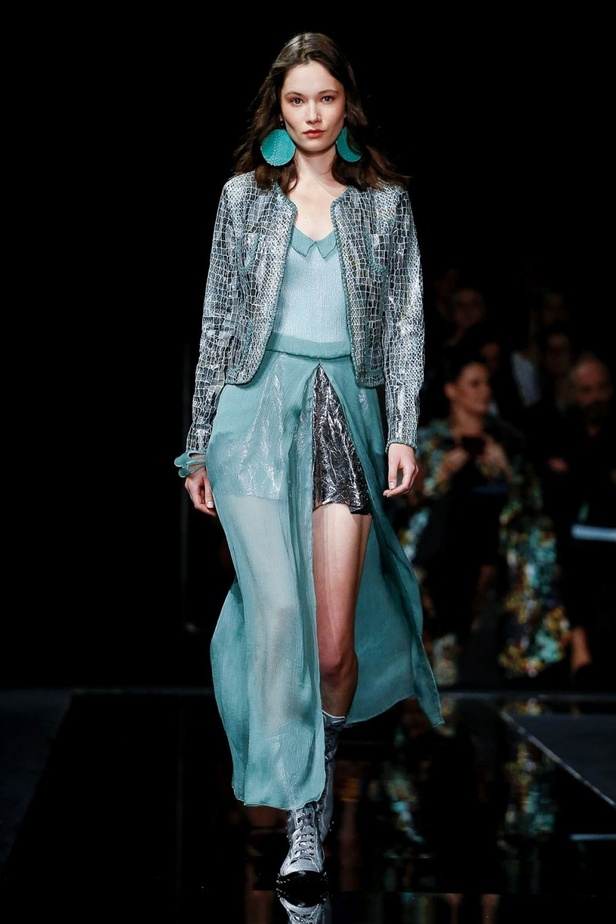 اسبوع الموضة في ميلان 2019 عرض أزياء Emporio Armani لربيع وصيف 2020 من ميلان