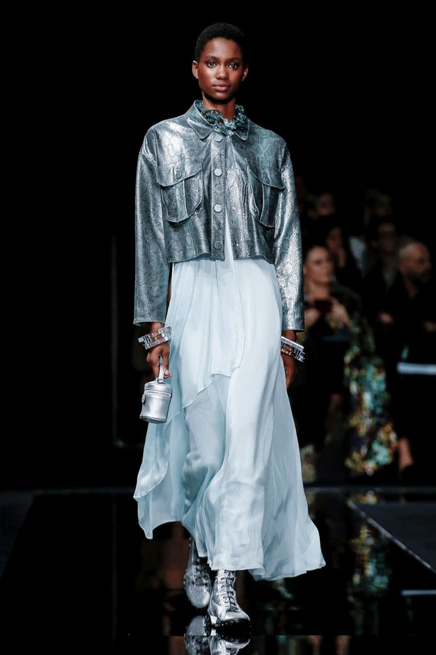 اسبوع الموضة في ميلان 2019 عرض أزياء Emporio Armani لربيع وصيف 2020 من ميلان