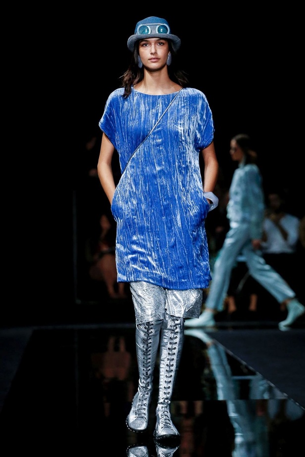 اسبوع الموضة في ميلان 2019 عرض أزياء Emporio Armani لربيع وصيف 2020 من ميلان