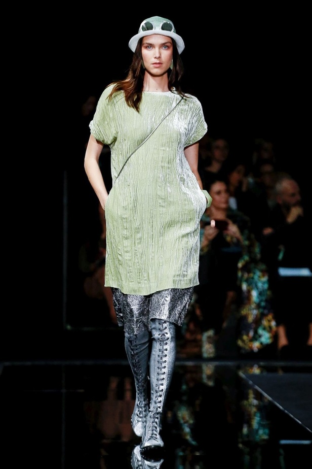 اسبوع الموضة في ميلان 2019 عرض أزياء Emporio Armani لربيع وصيف 2020 من ميلان