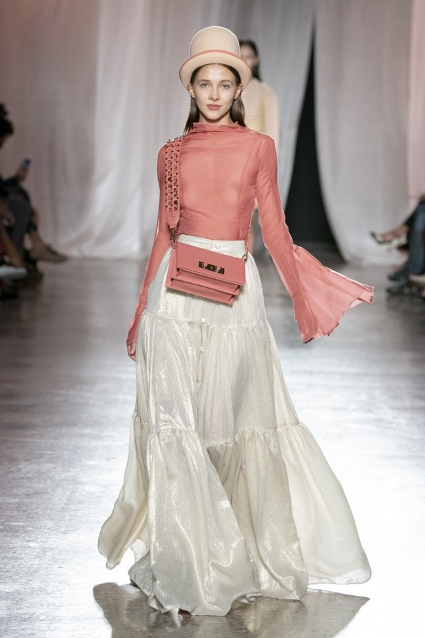 اسبوع الموضة في ميلان 2019 أزياء AIGNER الفاخرة لربيع وصيف 2020