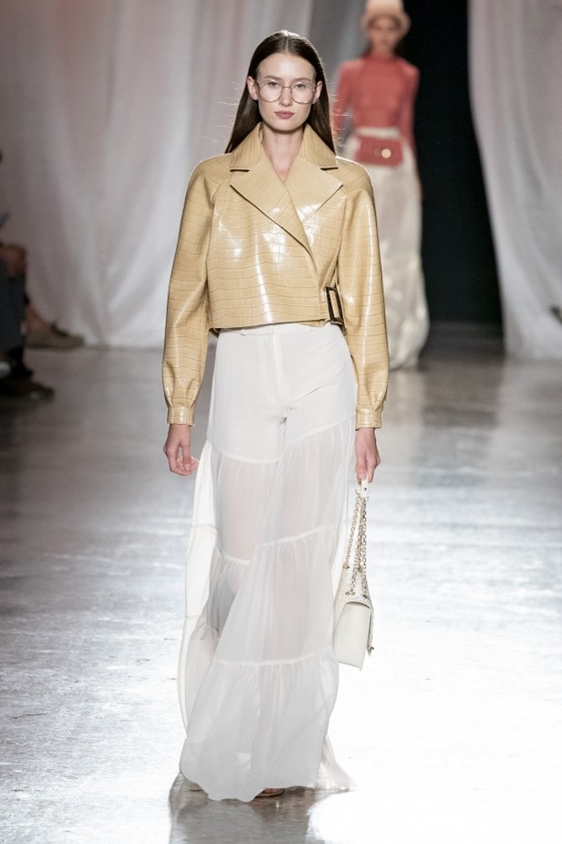 اسبوع الموضة في ميلان 2019 أزياء AIGNER الفاخرة لربيع وصيف 2020