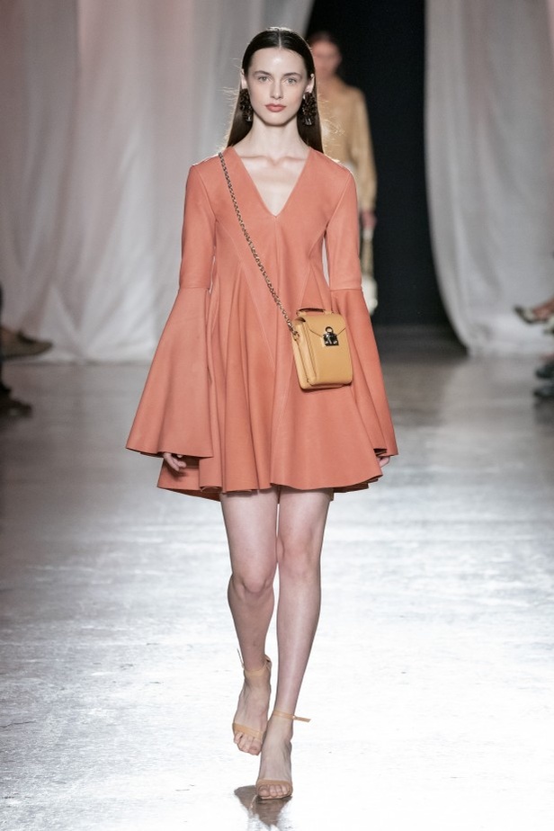 اسبوع الموضة في ميلان 2019 أزياء AIGNER الفاخرة لربيع وصيف 2020