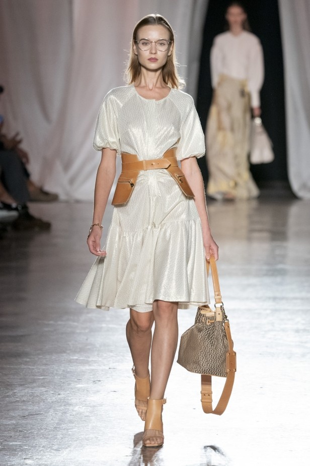 اسبوع الموضة في ميلان 2019 أزياء AIGNER الفاخرة لربيع وصيف 2020