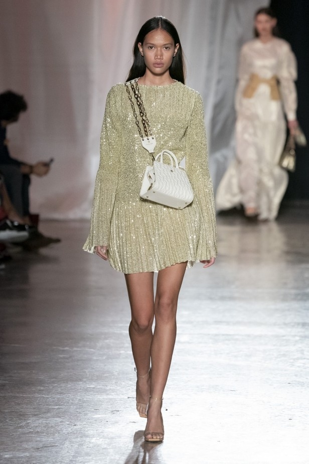 اسبوع الموضة في ميلان 2019 أزياء AIGNER الفاخرة لربيع وصيف 2020