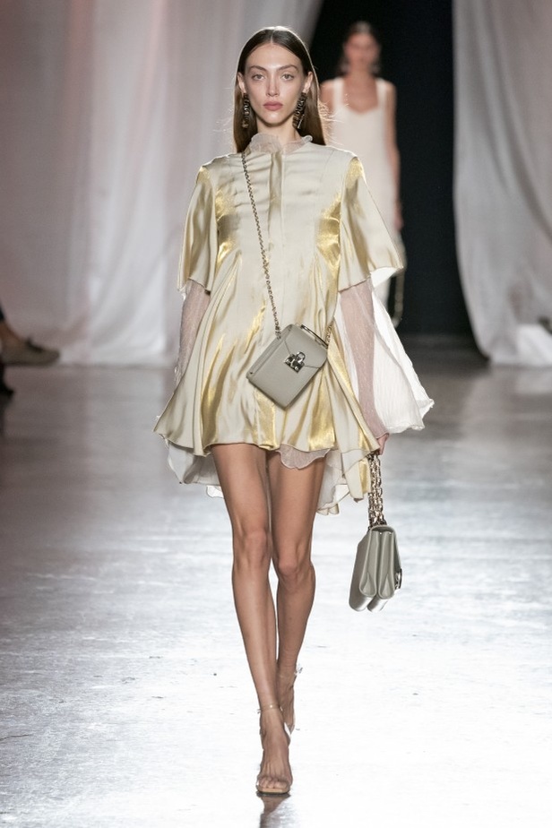 اسبوع الموضة في ميلان 2019 أزياء AIGNER الفاخرة لربيع وصيف 2020