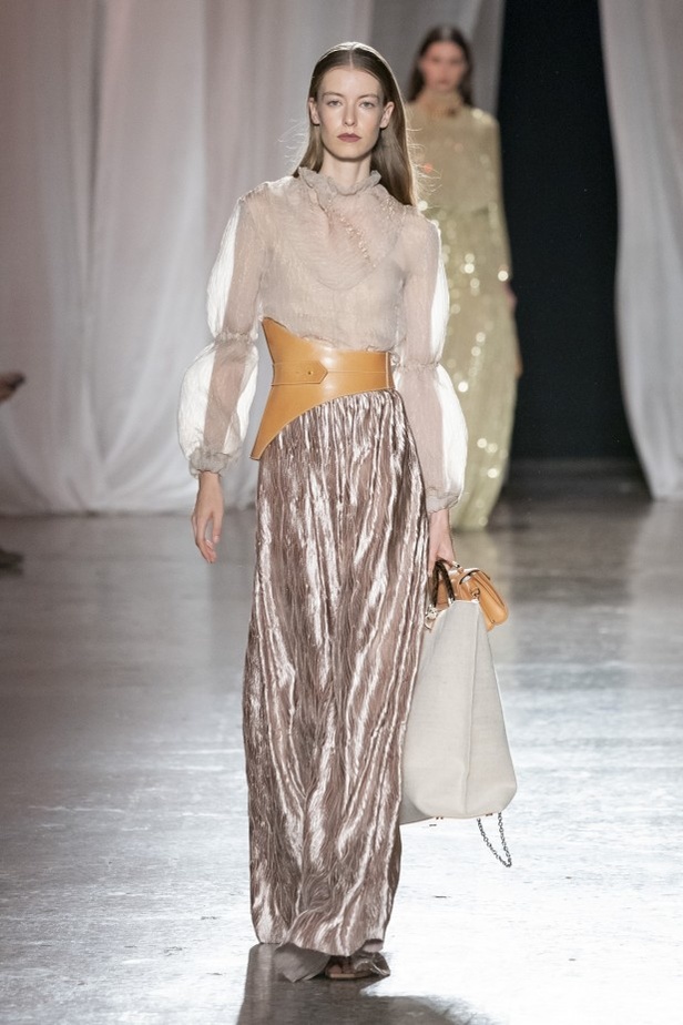 اسبوع الموضة في ميلان 2019 أزياء AIGNER الفاخرة لربيع وصيف 2020