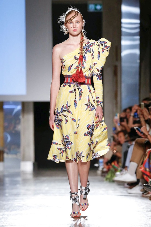 اسبوع الموضة في ميلان 2019 أزياء  STELLA JEAN الجاهزة لربيع وصيف 2020