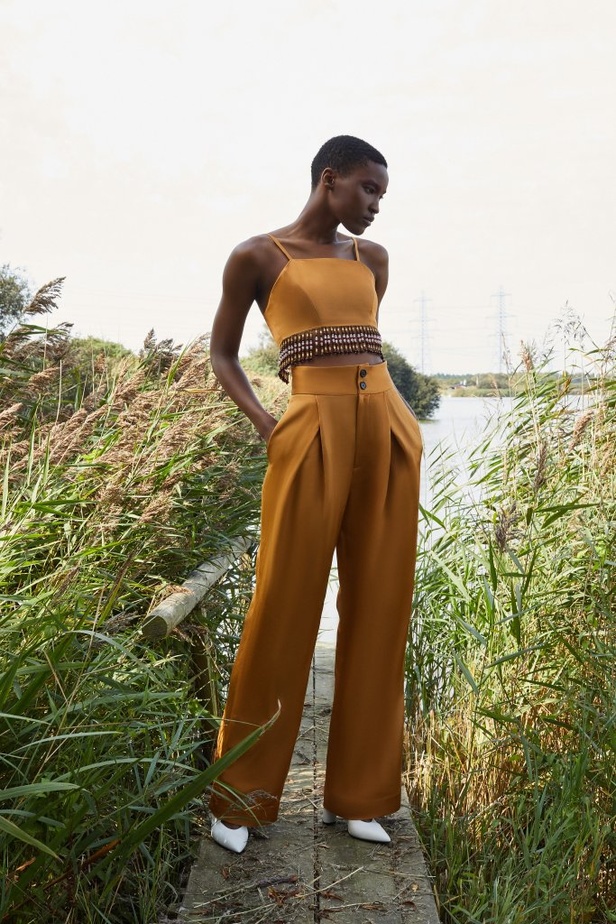 عرض ازياء OSMAN لربيع وصيف 2021 من اسبوع لندن للموضة