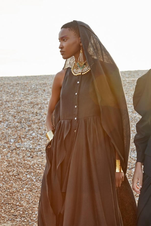 عرض ازياء OSMAN لربيع وصيف 2021 من اسبوع لندن للموضة