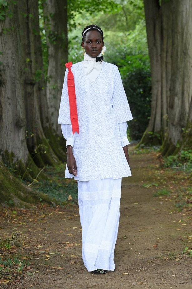 عرض ازياء Erdem لربيع وصيف 2021 من اسبوع لندن للموضة