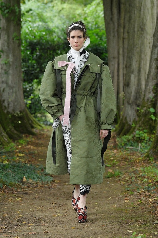 عرض ازياء Erdem لربيع وصيف 2021 من اسبوع لندن للموضة