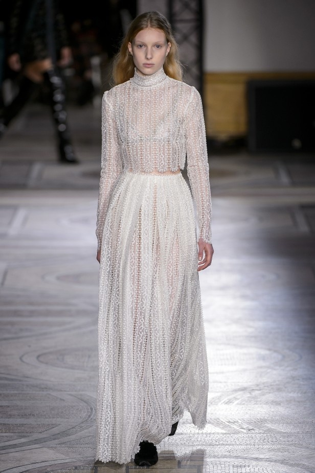 مجموعة Giambatista Valli من الألبسة الفاخرة لربيع وصيف 2018