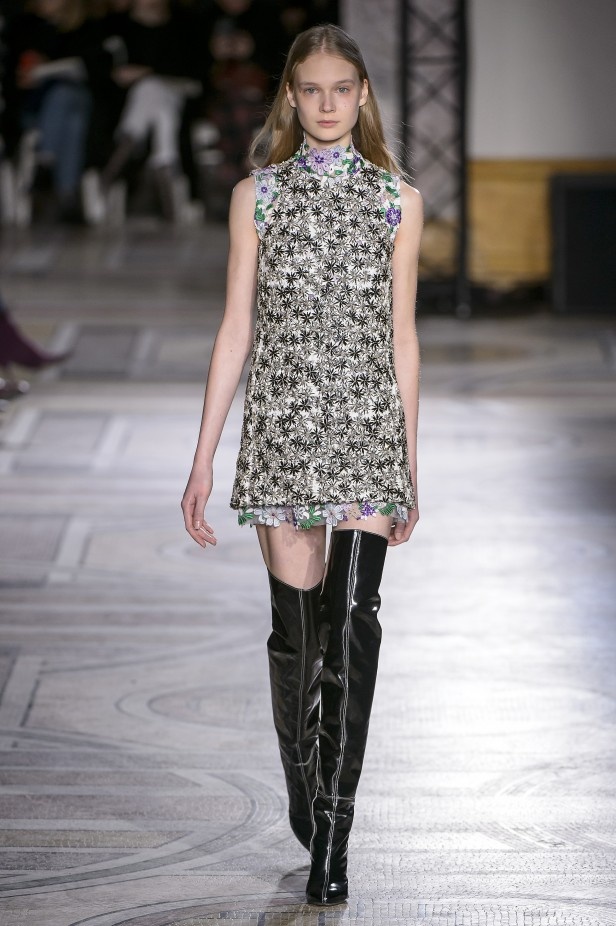 مجموعة Giambatista Valli من الألبسة الفاخرة لربيع وصيف 2018