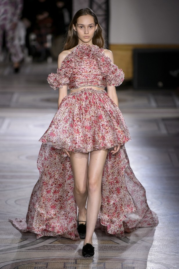 مجموعة Giambatista Valli من الألبسة الفاخرة لربيع وصيف 2018