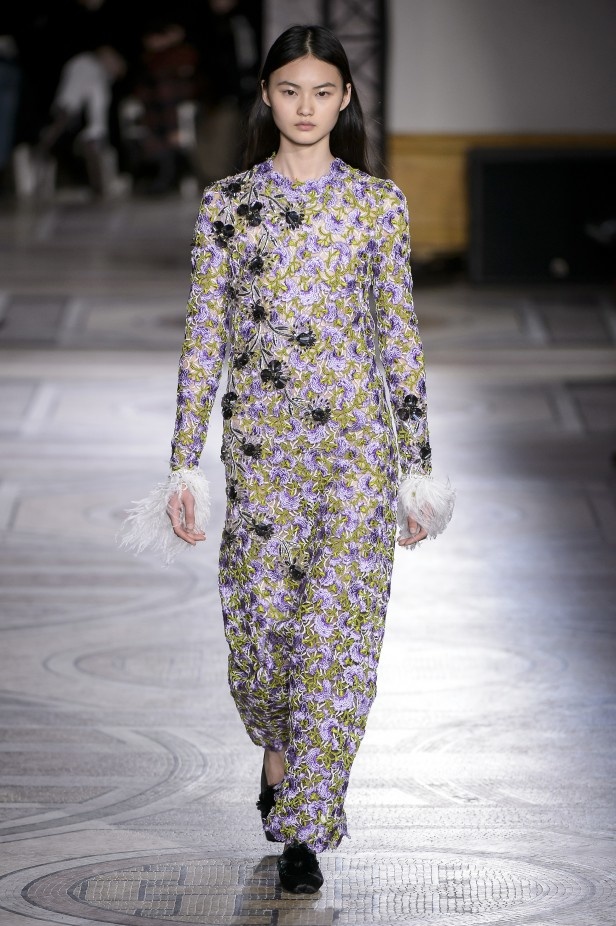 مجموعة Giambatista Valli من الألبسة الفاخرة لربيع وصيف 2018