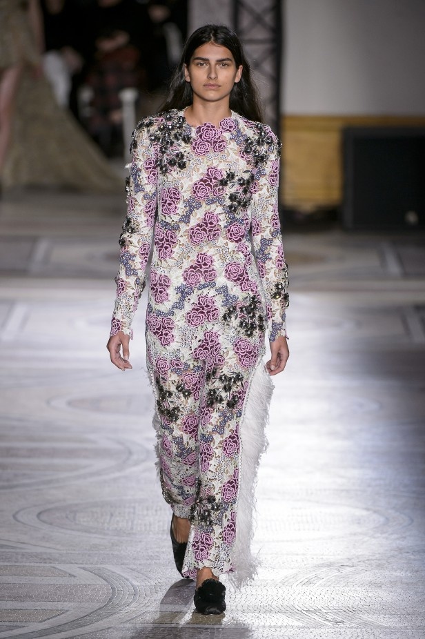 مجموعة Giambatista Valli من الألبسة الفاخرة لربيع وصيف 2018